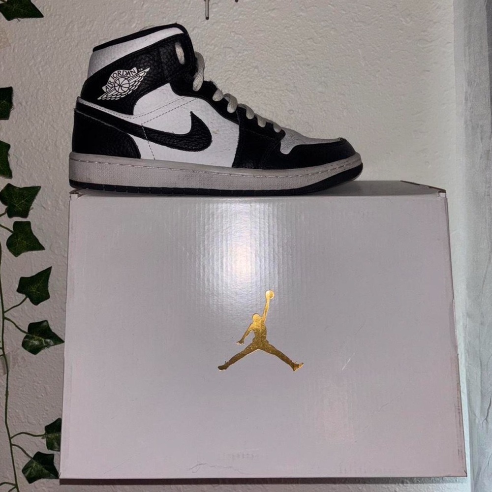 Jordan Women's Sneakers Black and White